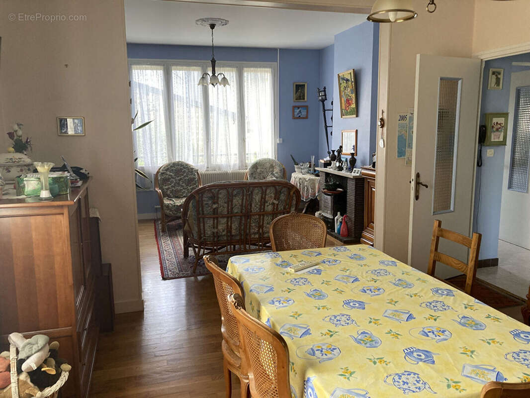 Maison à DONVILLE-LES-BAINS