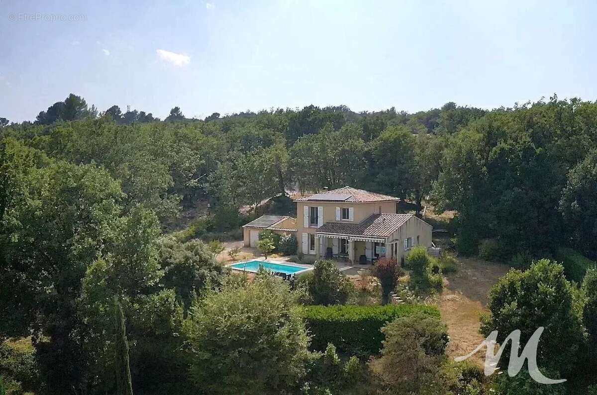 Belle maison  à Montmeyan, avec piscine, garage et 4 chambres! - photo 15
