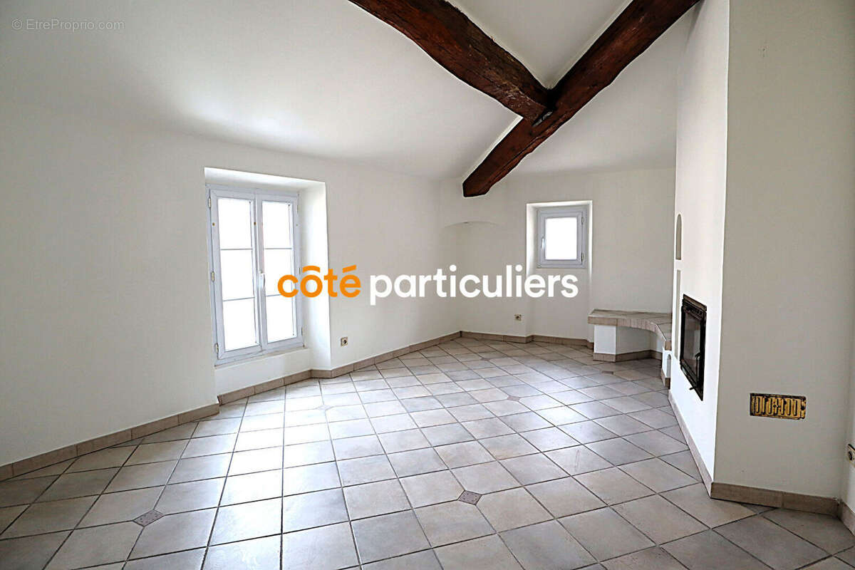 Appartement à ROQUEBRUNE-SUR-ARGENS