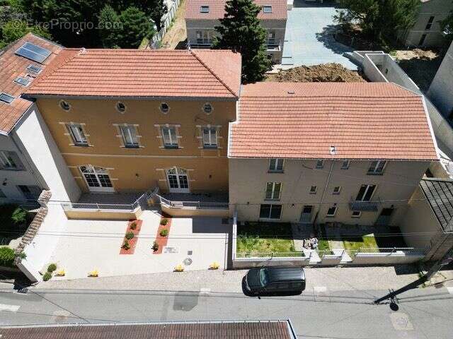 Appartement à COLLONGES-AU-MONT-D'OR