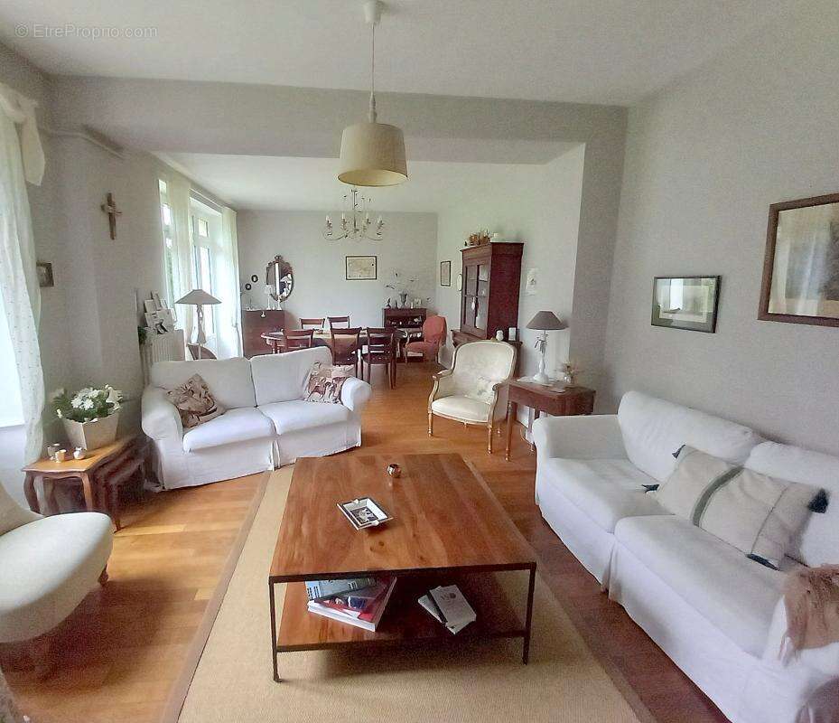 Maison de caractère 180m² – 1,35 hectare de nature aux portes de Laval (Bonchamp) - photo 4