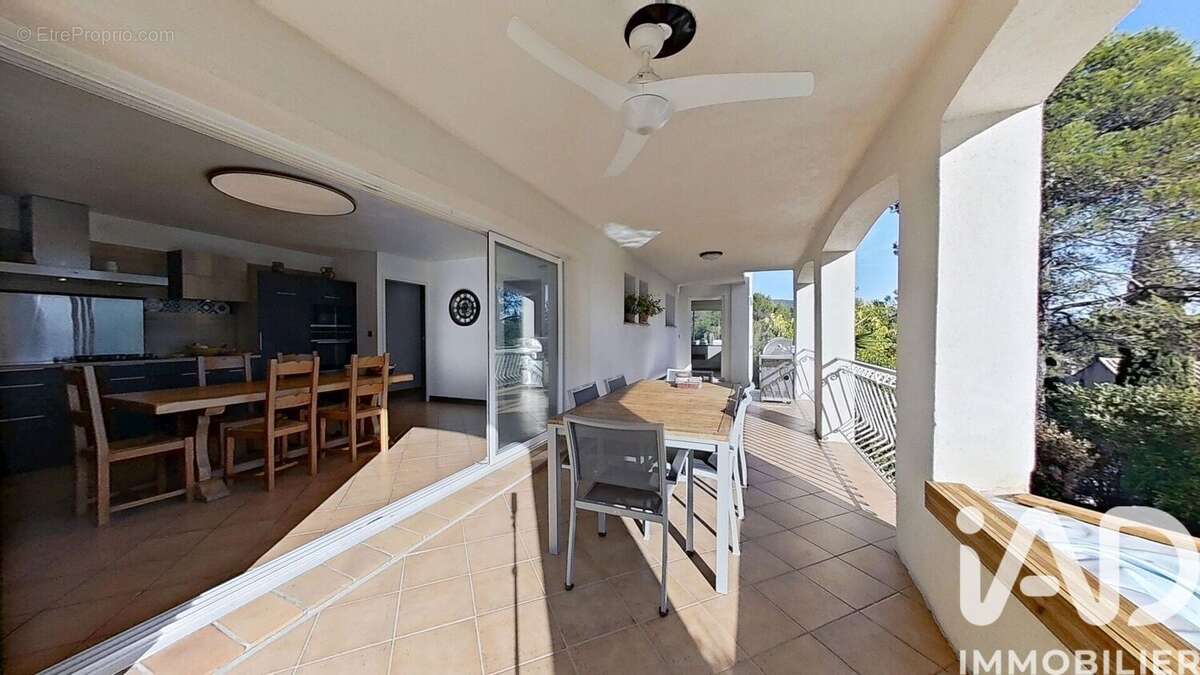 Photo 2 - Maison à ROQUEBRUNE-SUR-ARGENS