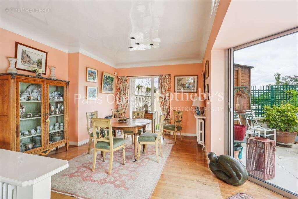 Appartement à NEUILLY-SUR-SEINE