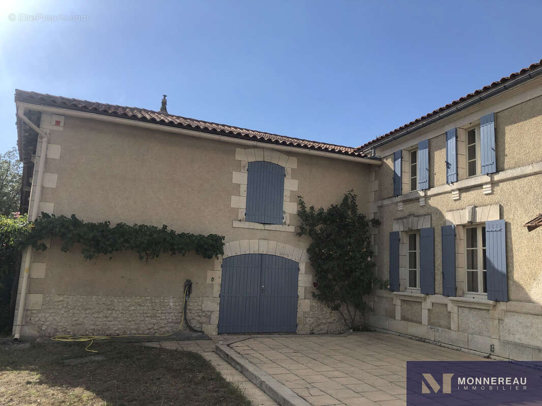 Maison à BARBEZIEUX-SAINT-HILAIRE