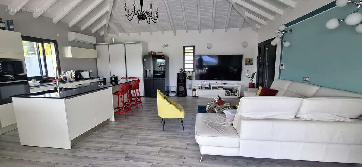 Maison à BAIE-MAHAULT