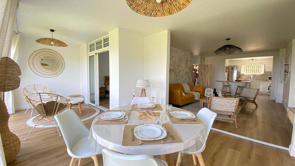 Photo 1 - Appartement à LES TROIS-ILETS