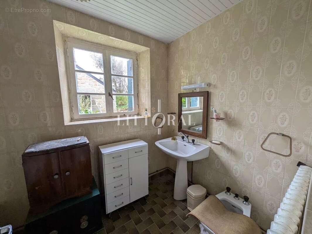 Maison à LAMPAUL-PLOUARZEL