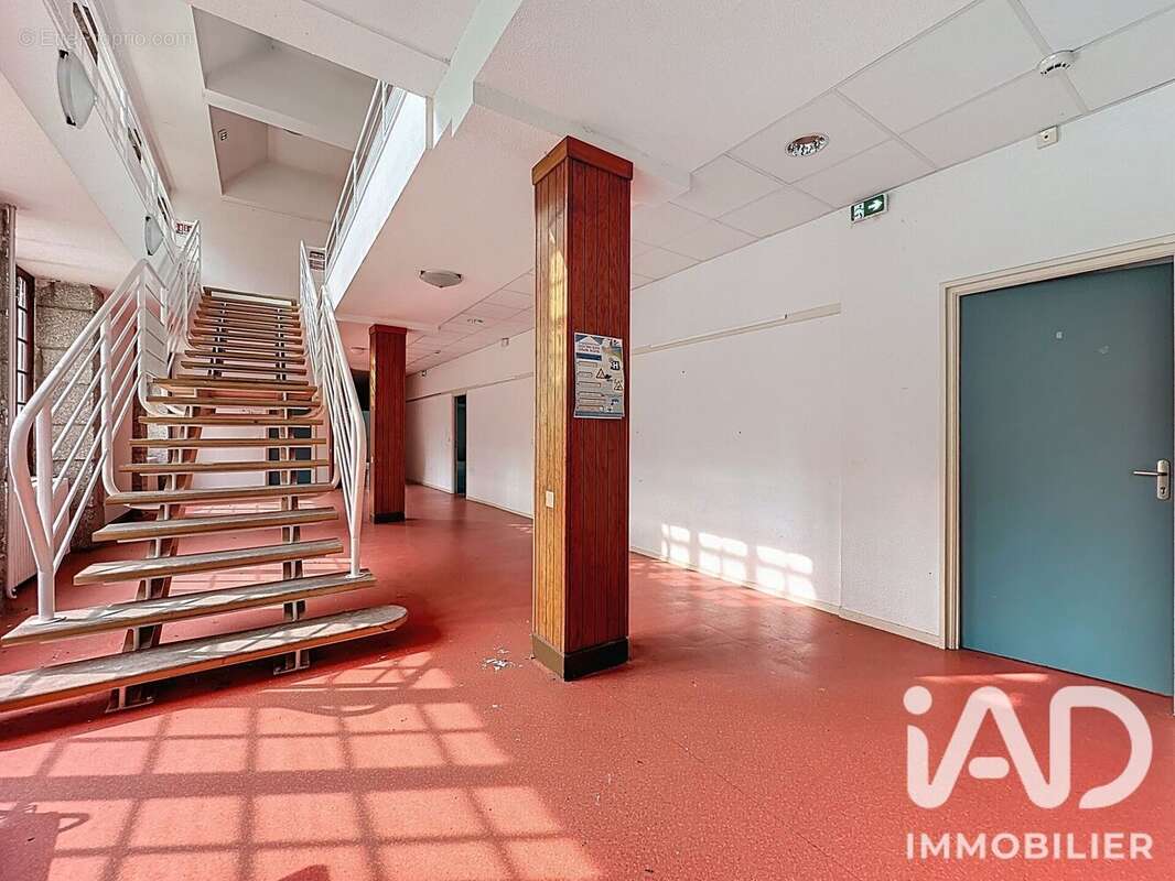 Appartement 1662 m² à Saint-Alban-Sur-Limagnole  - photo 9