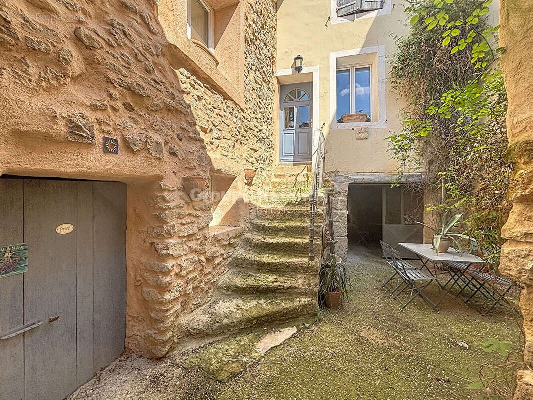 Maison à L'ISLE-SUR-LA-SORGUE