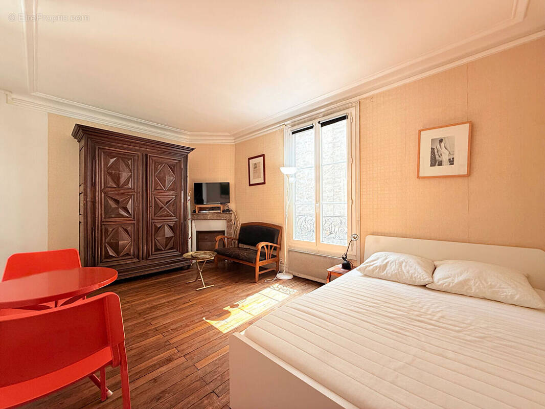 Appartement à PARIS-14E