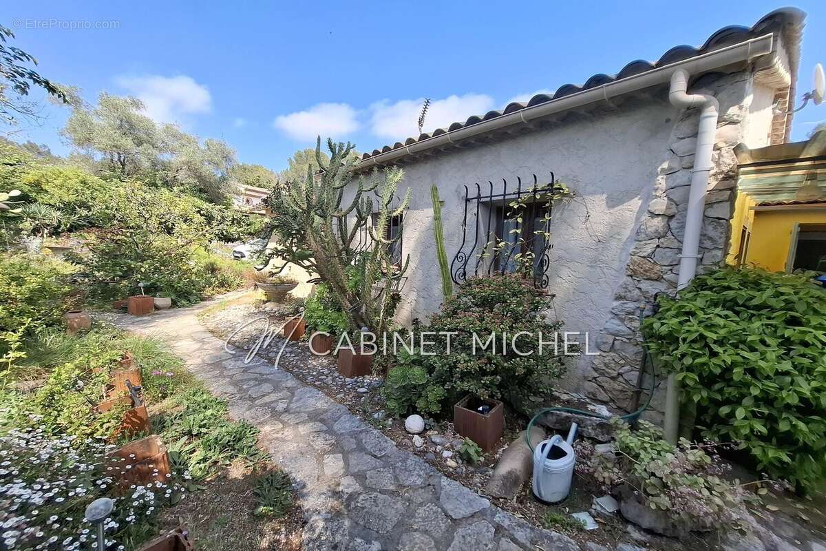 Maison à ROQUEFORT-LES-PINS