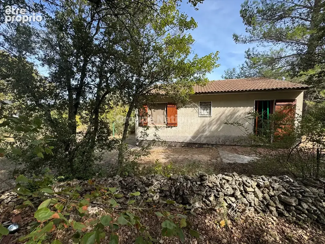 Maison à rénover sur un vaste terrain boisé de 5 360 m² - photo 2