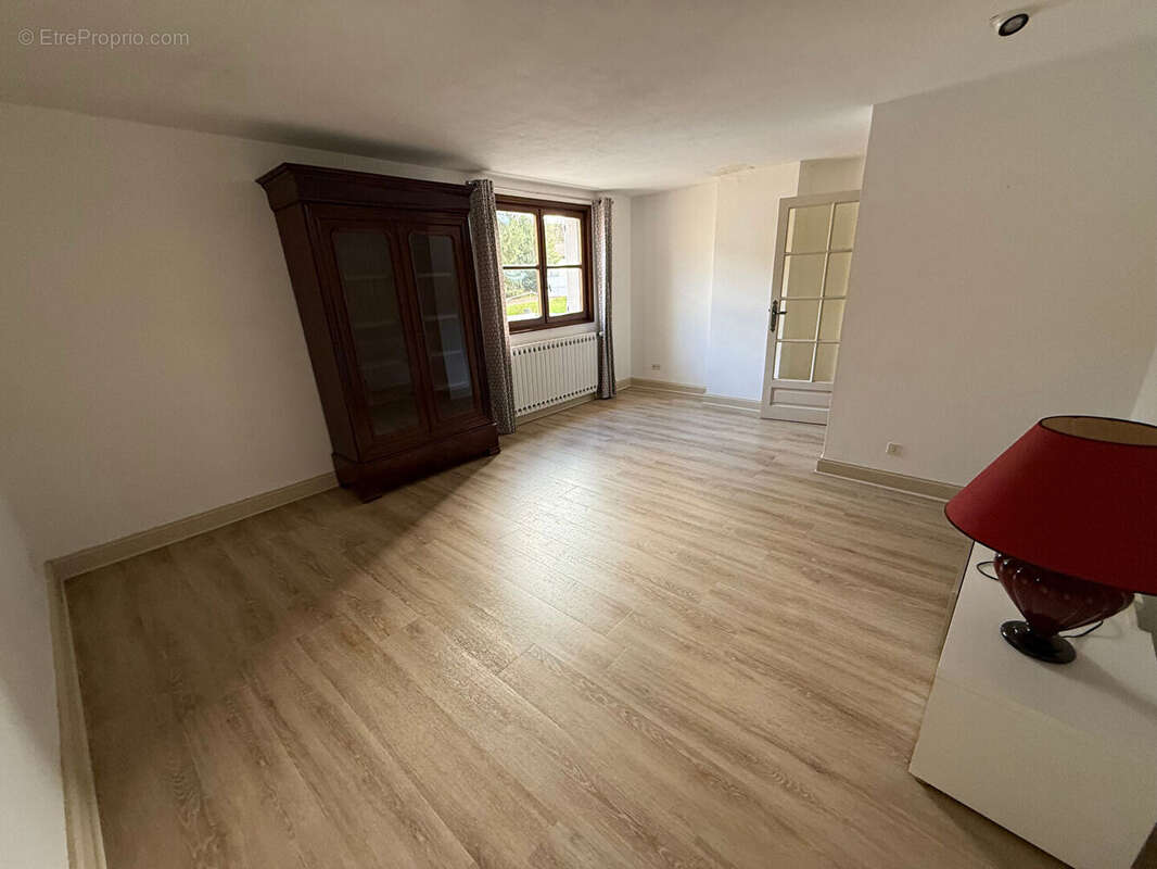 Maison à COMMELLE-VERNAY