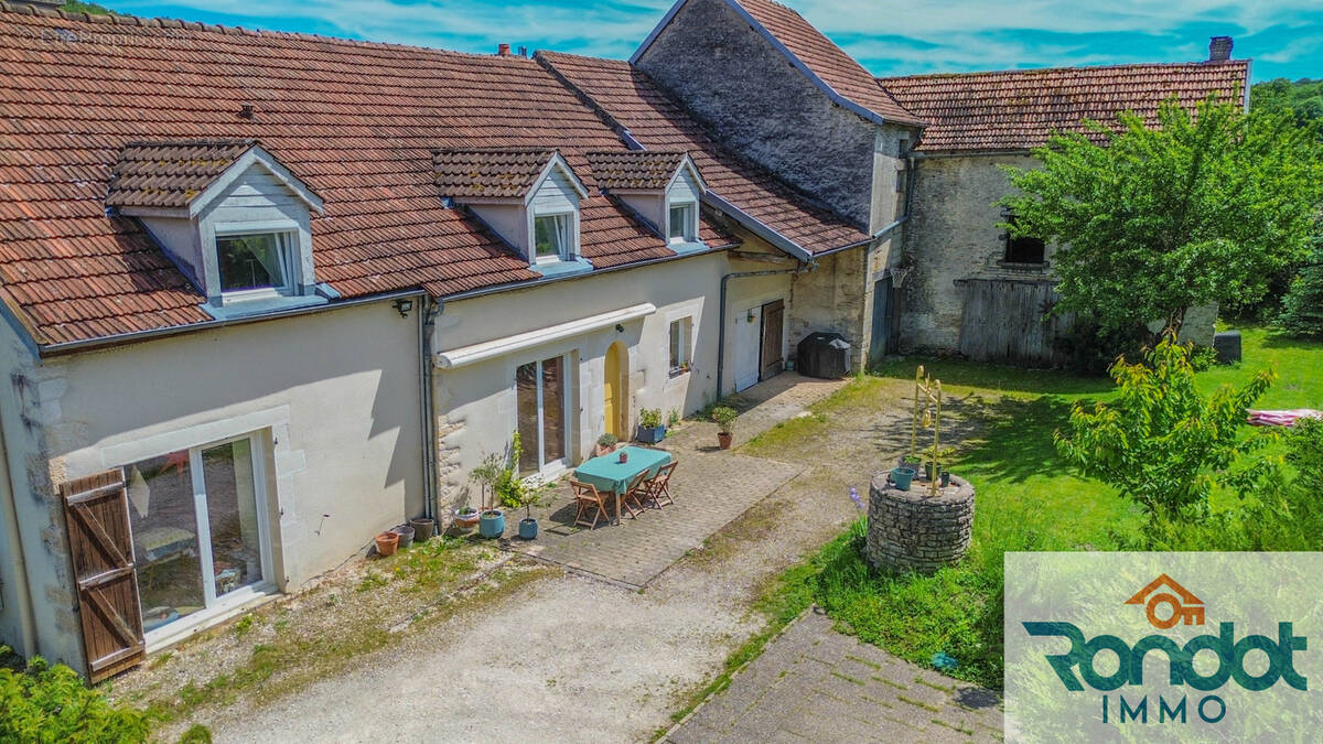 Maison à VERNOIS-LES-VESVRES