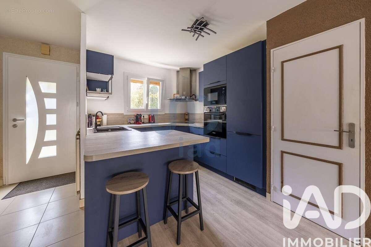 Maison 131 m² à Nandy  - photo 3