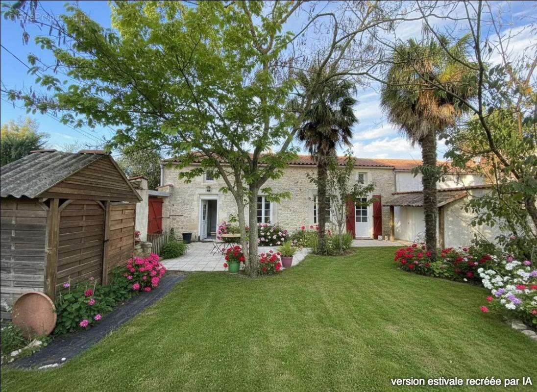 Maison à BOURCEFRANC-LE-CHAPUS