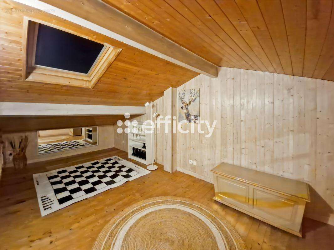 Maison à SAINT-HILAIRE-DE-LUSIGNAN