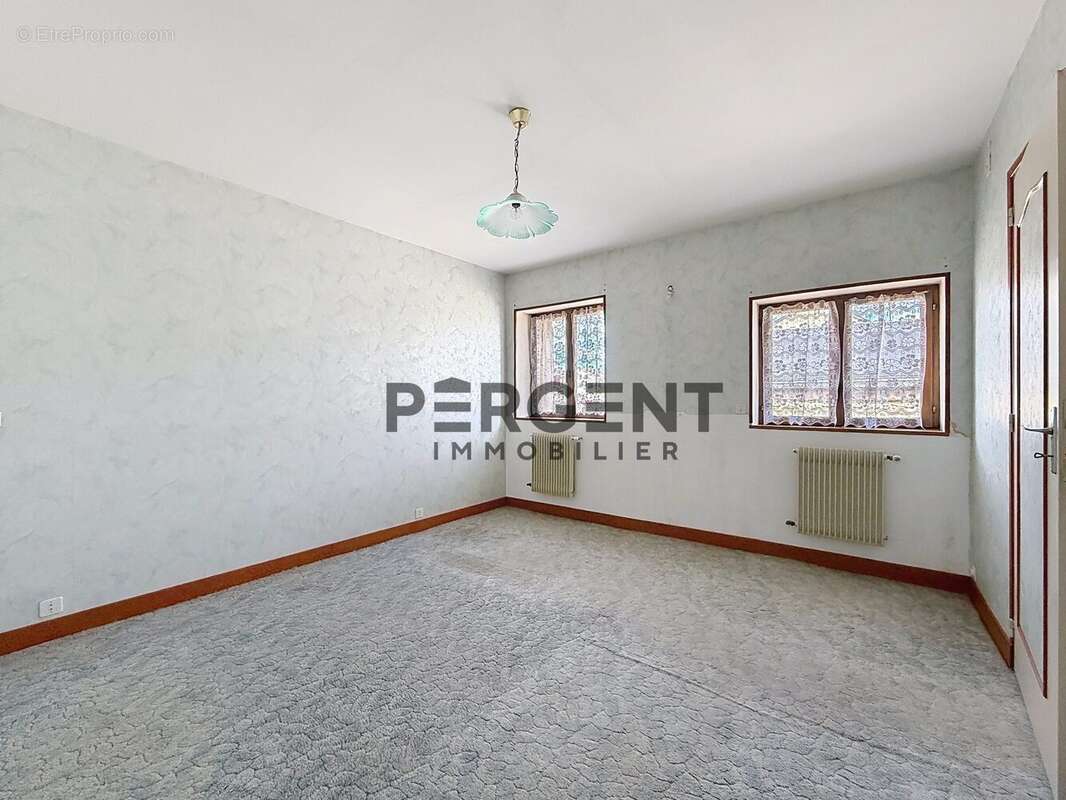 Maison à VIVIER-AU-COURT