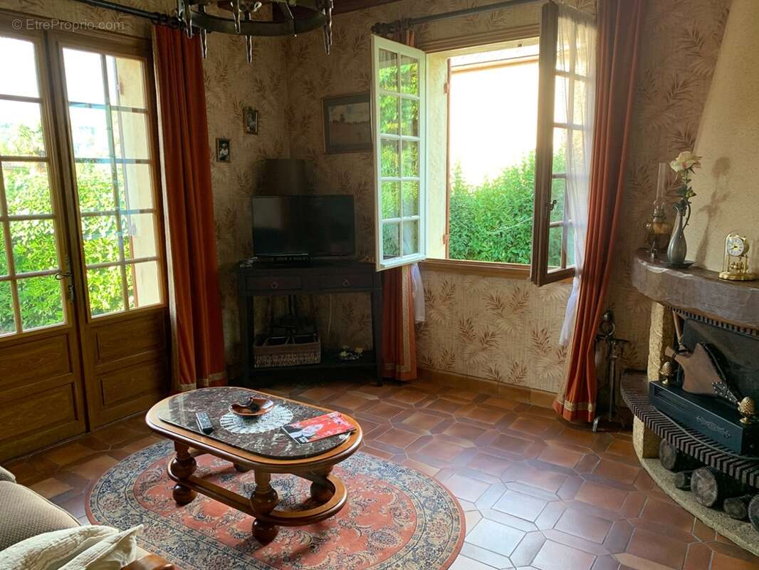 IMG-int_1.jpg - Maison à SAINT-CYPRIEN