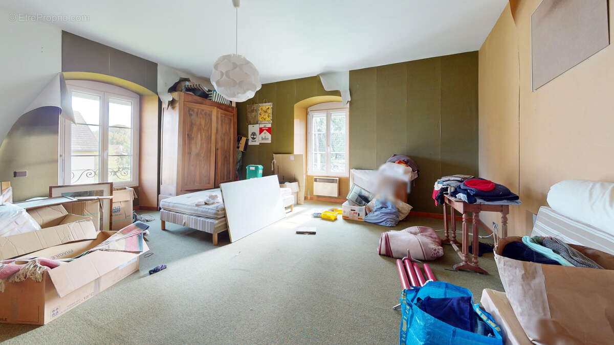 Maison à SERRE-LES-SAPINS