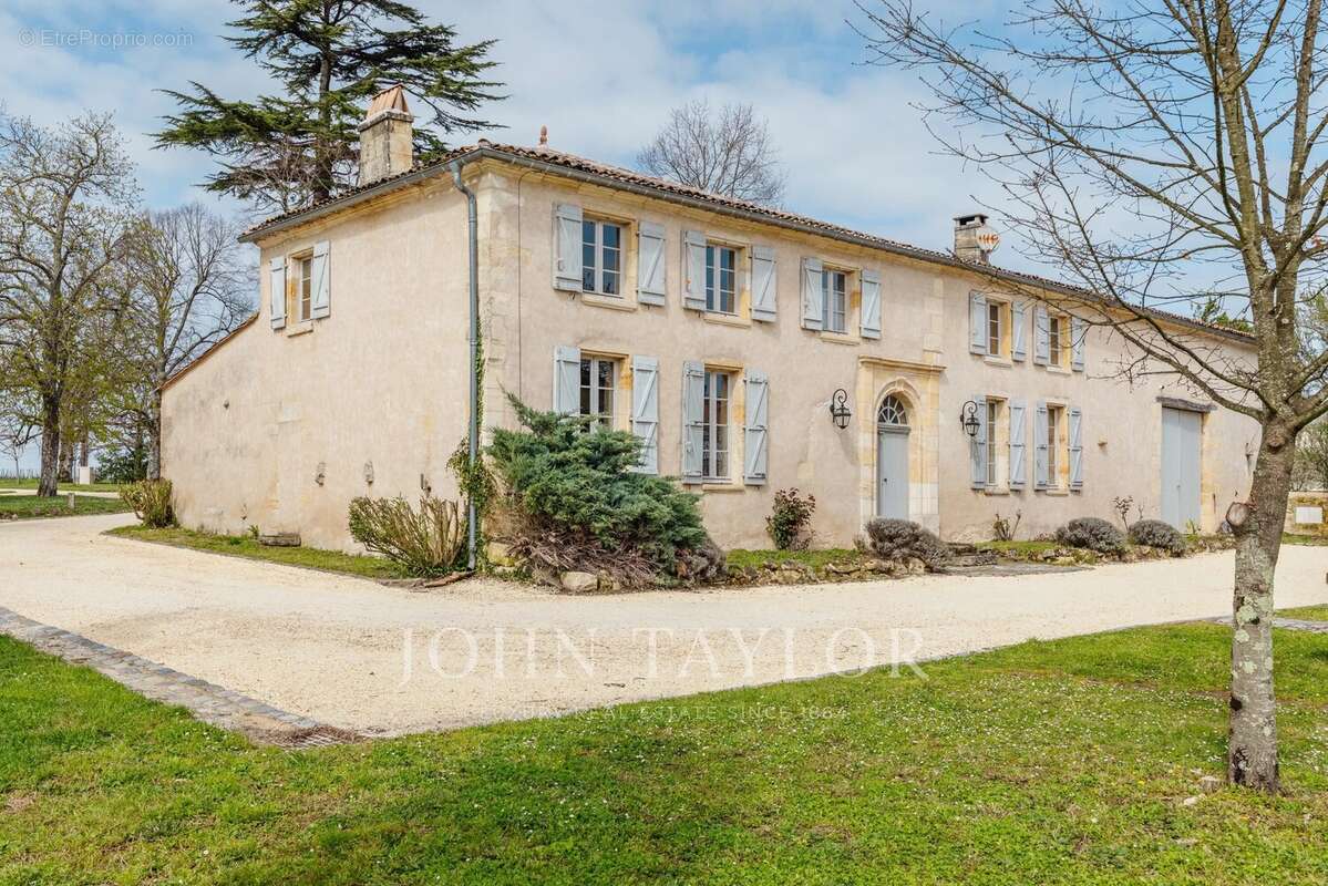 Maison à SAINT-EMILION