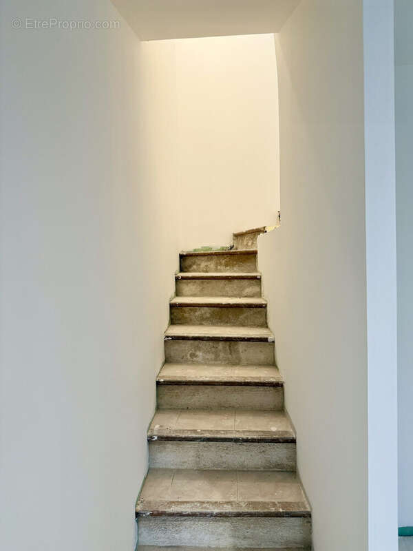 Dickjan POPPEMA d' eXp France vous propose un appartement T5 dans un ancien château - Appartement à SAINT-CHRISTOL