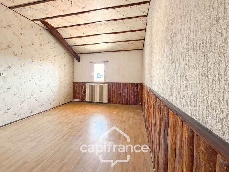 Maison familiale de 174 m² avec fort potentiel – Saint-Rambert-d'Albon (26) - photo 13