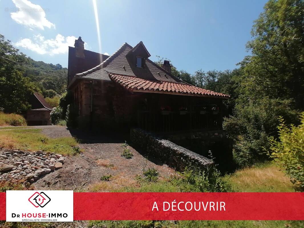 Maison à LATOUILLE-LENTILLAC