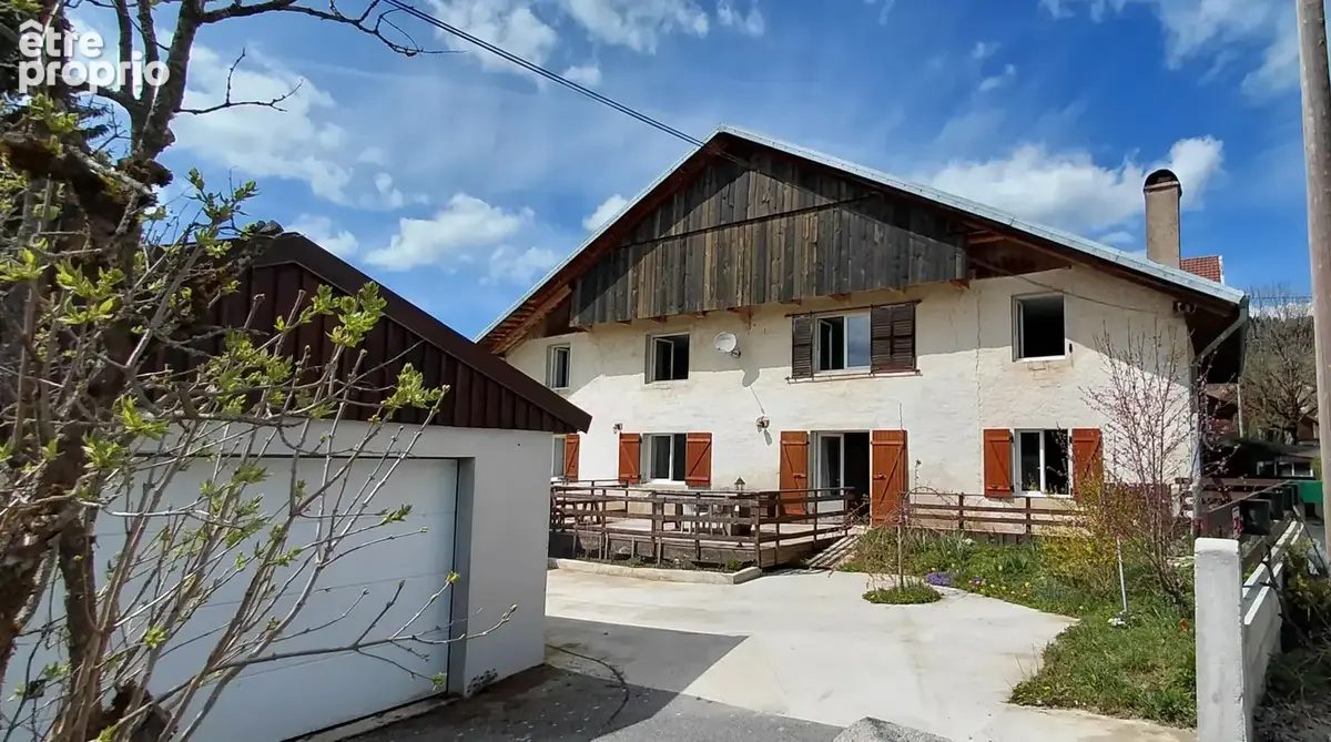 Maison 6 pièces 240 m² · à Guyans-Vennes · 240 m² · 307 400 €