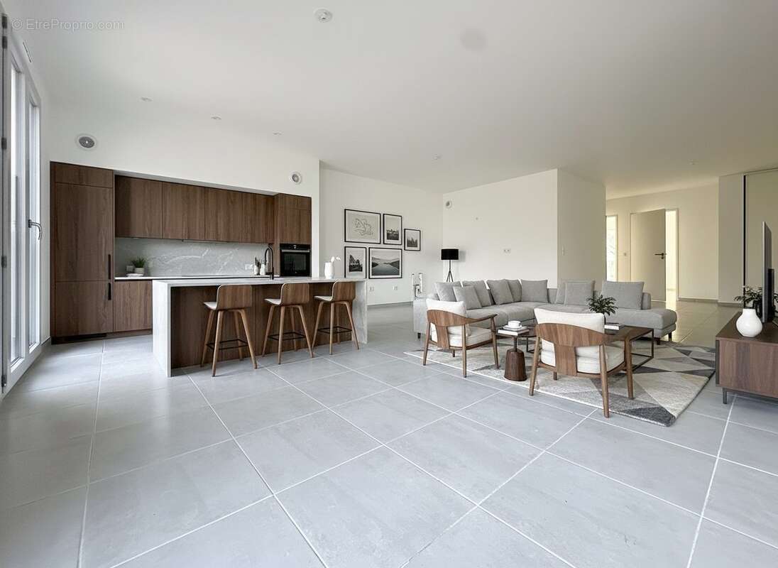 Appartement à FLASSANS-SUR-ISSOLE