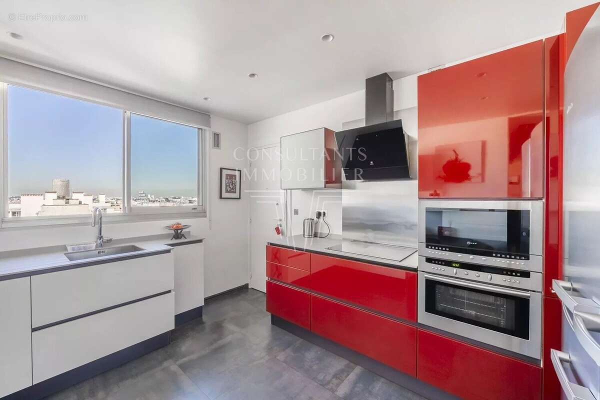 Appartement à PARIS-16E