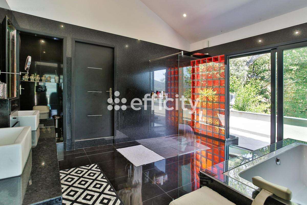 Maison à LES ADRETS-DE-L'ESTEREL