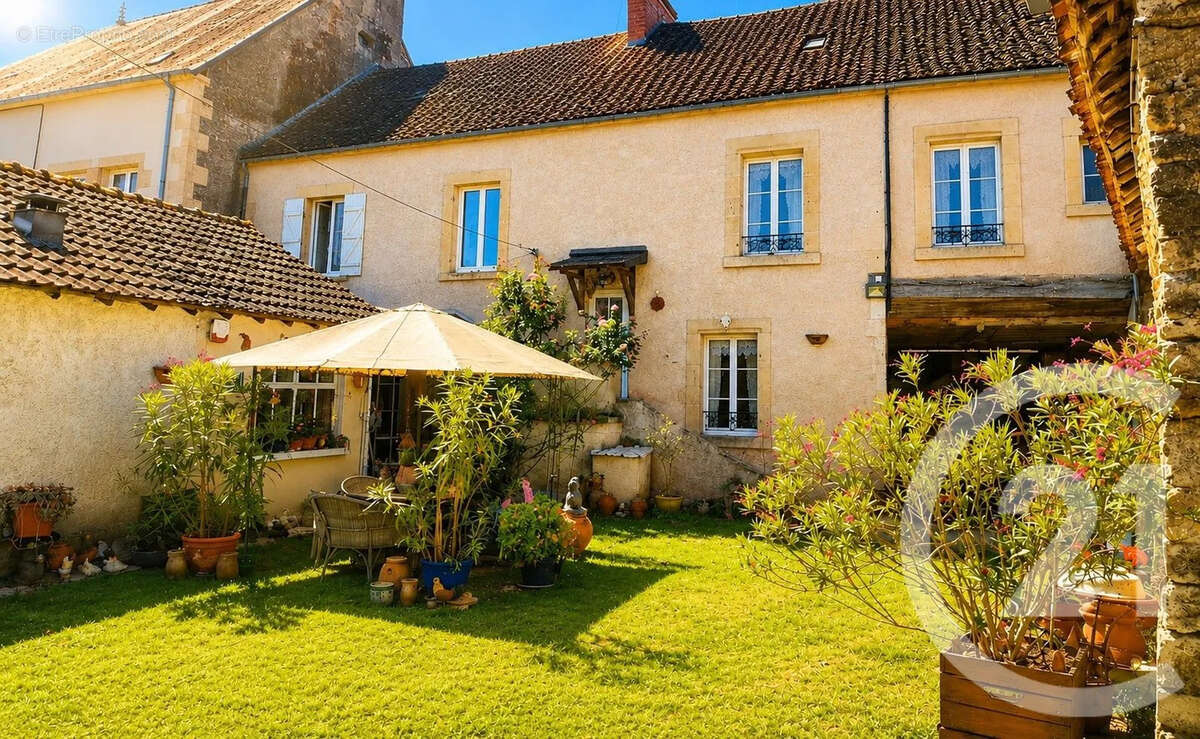 Maison à CHATEAUNEUF-VAL-DE-BARGIS