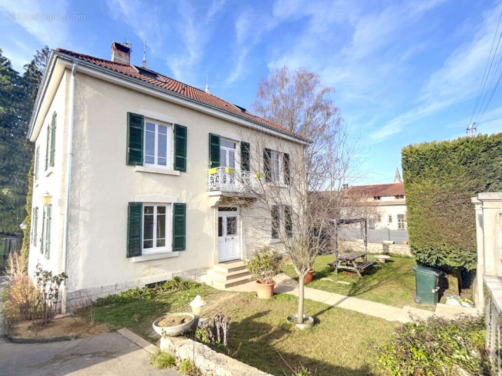 Maison à PONCIN