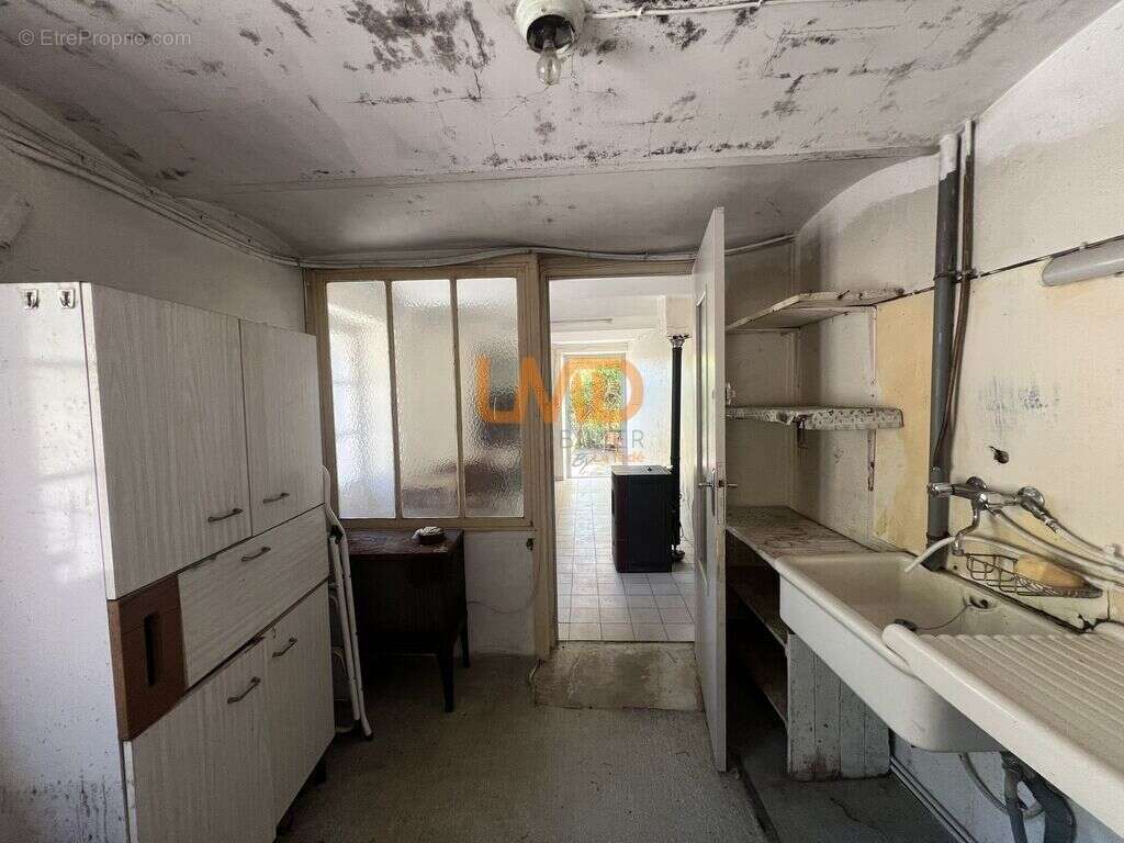 Maison en pierre à rénover avec caves à Mercuer - photo 19