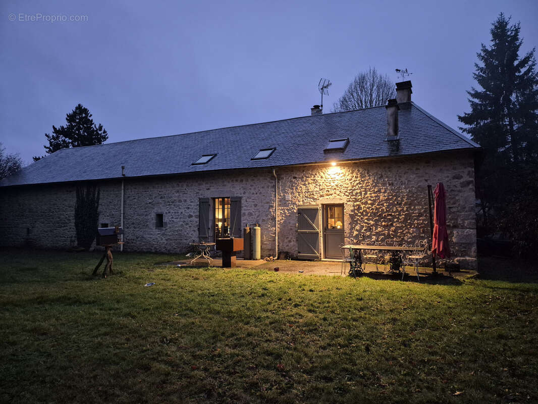 Maison à DUN-LES-PLACES