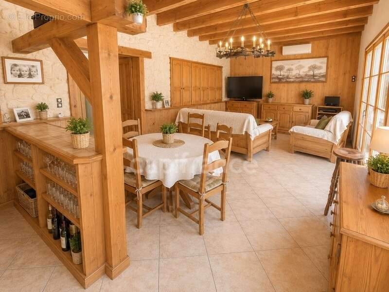 Maison de caractère 165 m² — 4 chambres — Suite indépendante — Piscine — Source privée — Terrain 1 499 m - photo 6