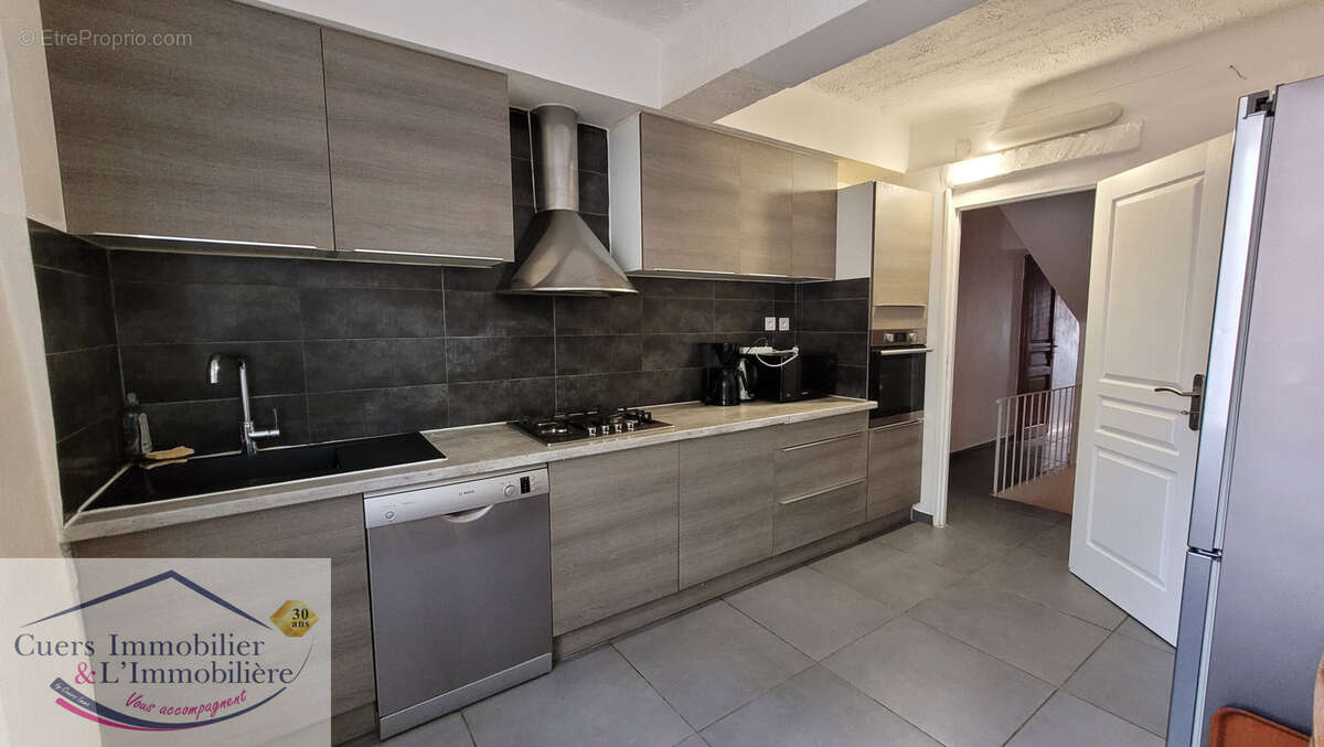 Cuers, maison de village t9 + remise - photo 2