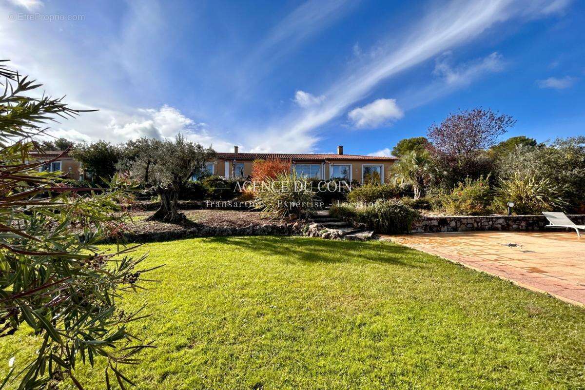 Propriété située à Draguignan, avec une architecture charman - photo 3