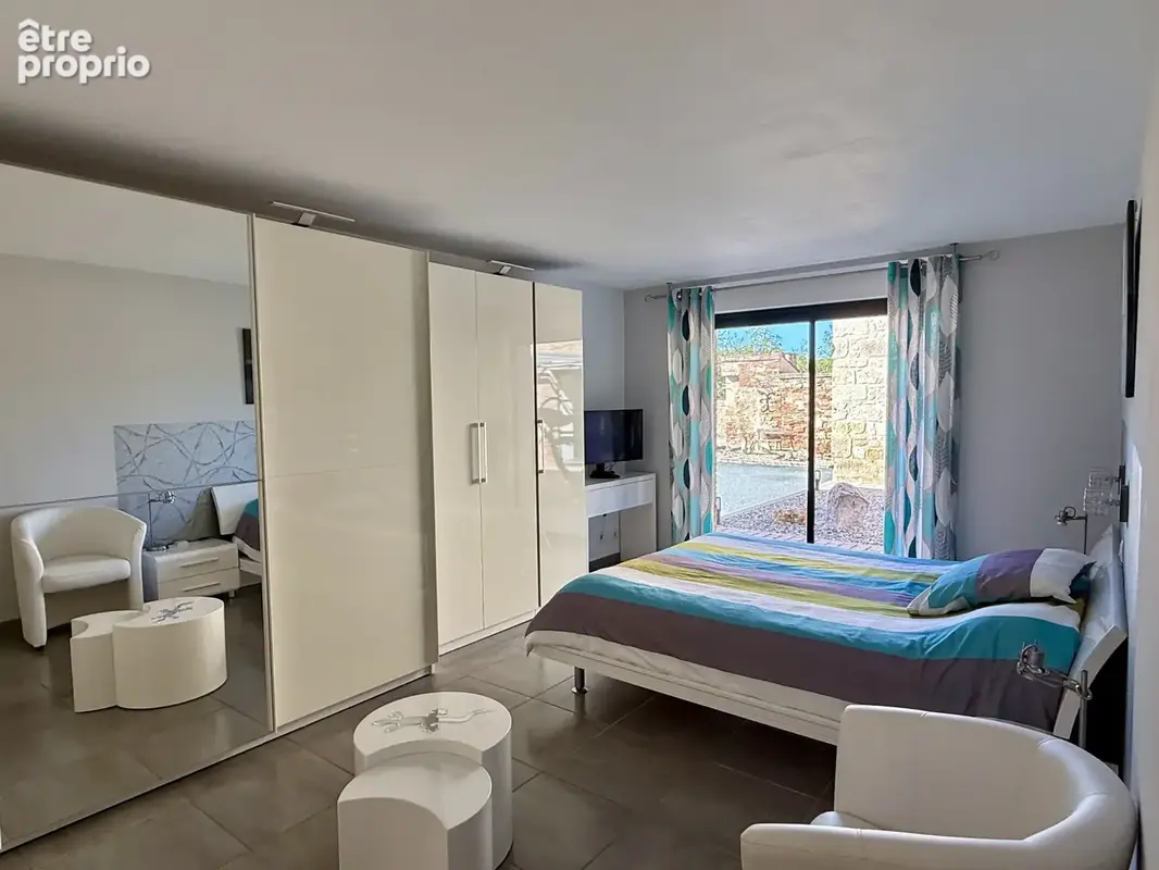 Magnifique maison en pierre entièrement rénovée, avec piscine et jardin arboré. - photo 24