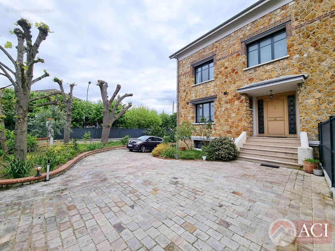 Maison à DEUIL-LA-BARRE