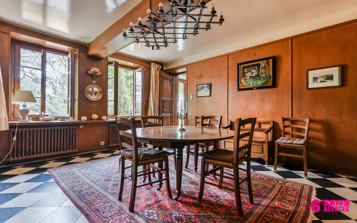 Maison à CHARBONNIERES-LES-BAINS