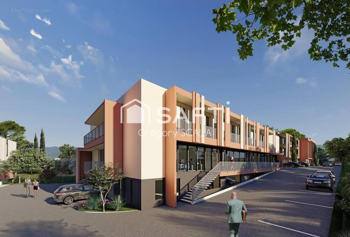 Photo 1 - Commerce à ROQUEBRUNE-SUR-ARGENS