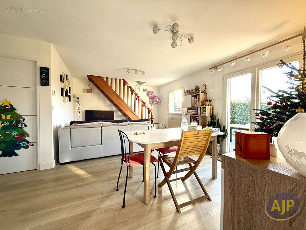 Maison à SAINTE-PAZANNE