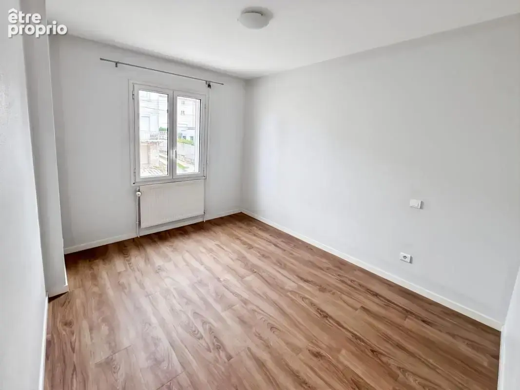 Clos chassaing /magnifique maison de ville / 5 chambres/ 3 sdb / jardin plat + terrasses/ garage et grand stationnement - photo 16