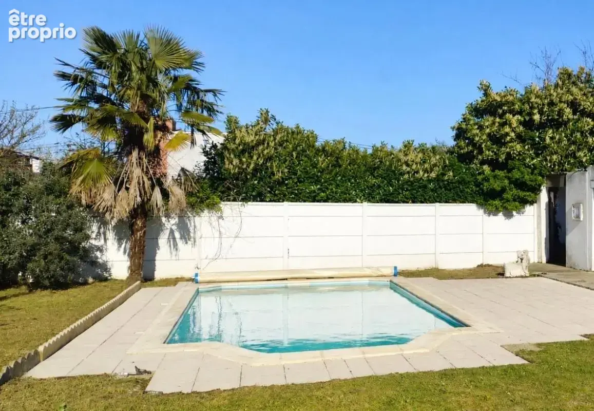 Appartement en rdc t4 125 m2 avec jardin de 600 m2 + piscine privee - photo 2