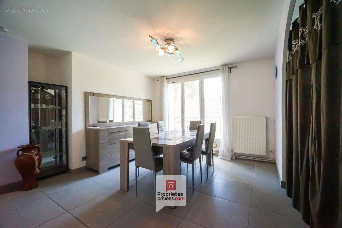 Appartement à SAINT-MARTIN-D'HERES