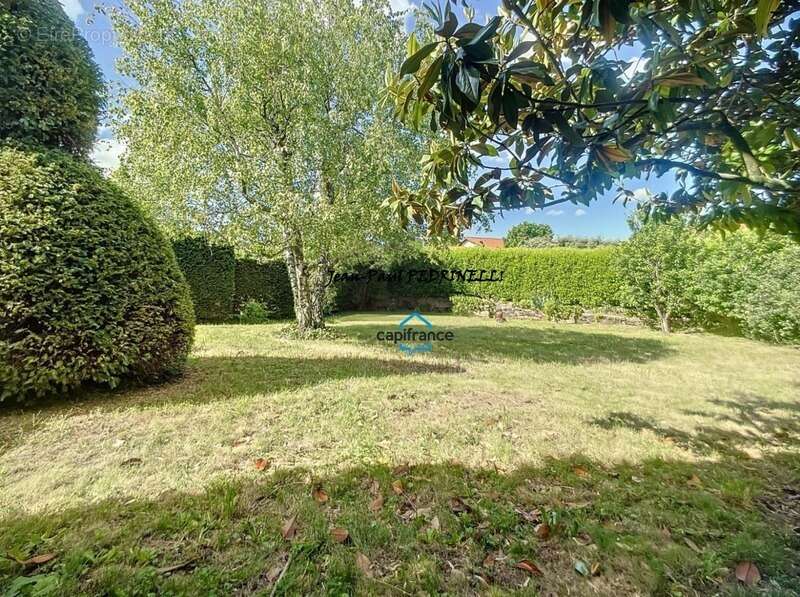 Maison à SAINT-GENIS-LAVAL