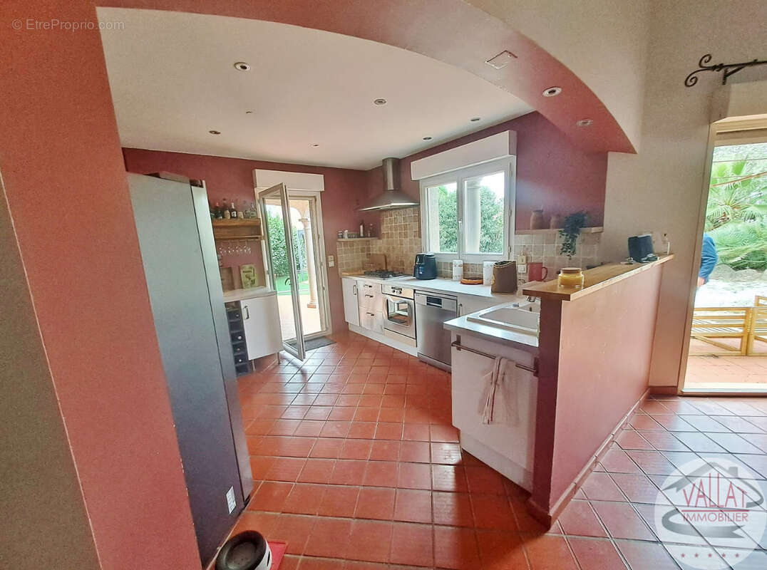 Villa de plain-pied avec piscine à vendre au Grau d'Agde ! - photo 9