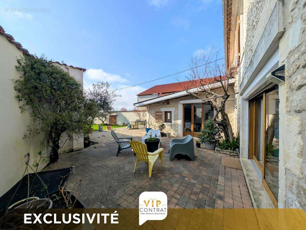 Maison de caractère à Triac Lautrait Exclusivité VIP réf 436237 - photo 17